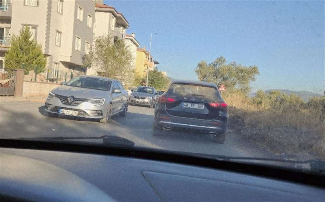 Yol çalışmaları trafiği felç etti: Öğrenciler okula yetişemedi haberi